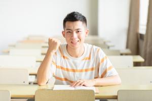 上海立達(dá)學(xué)院繼續(xù)教育學(xué)院2025年的分?jǐn)?shù)線是多少？