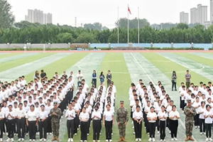 益田翰德學(xué)校高一新生軍訓(xùn)匯演暨表彰大會(huì)：青春磨礪，榮耀綻放